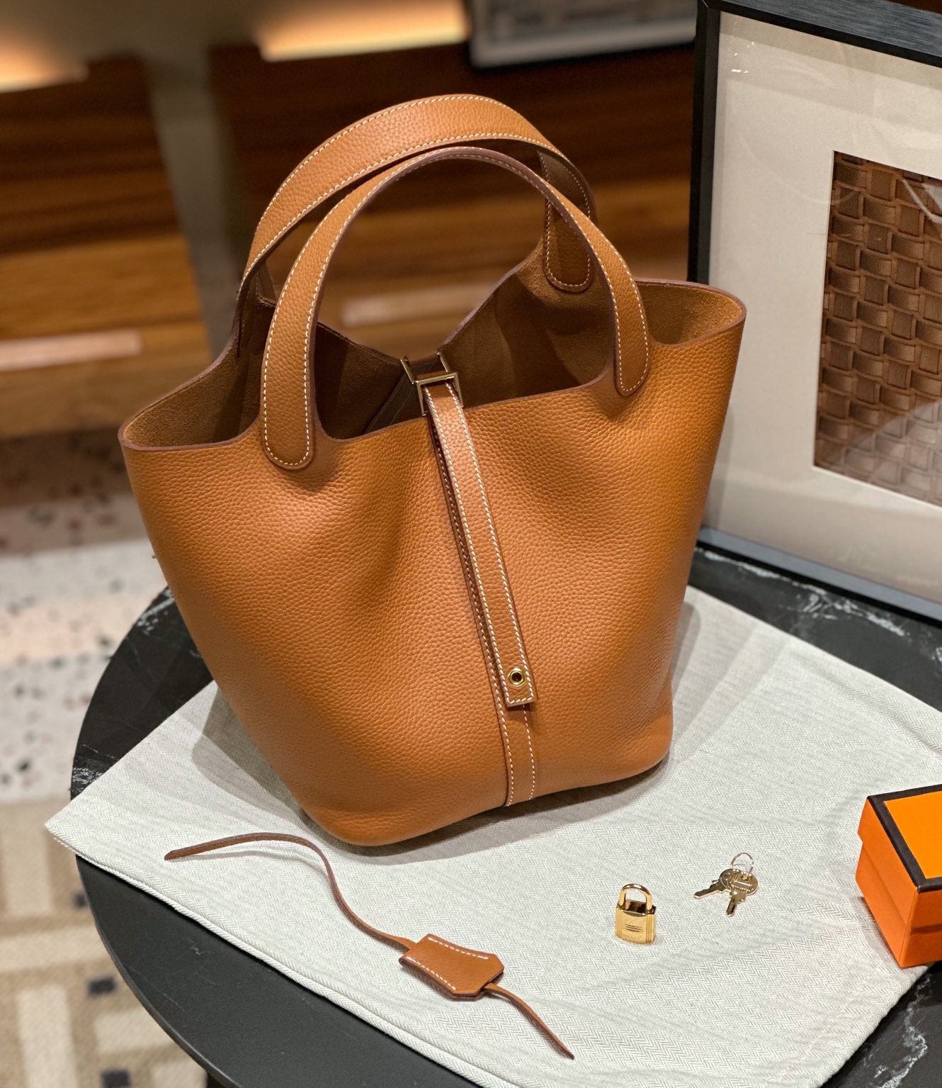 AMELIE BUCKET BAG GOLD