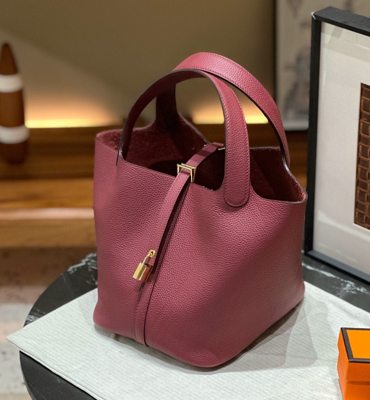 AMELIE BUCKET BAG RUBIS