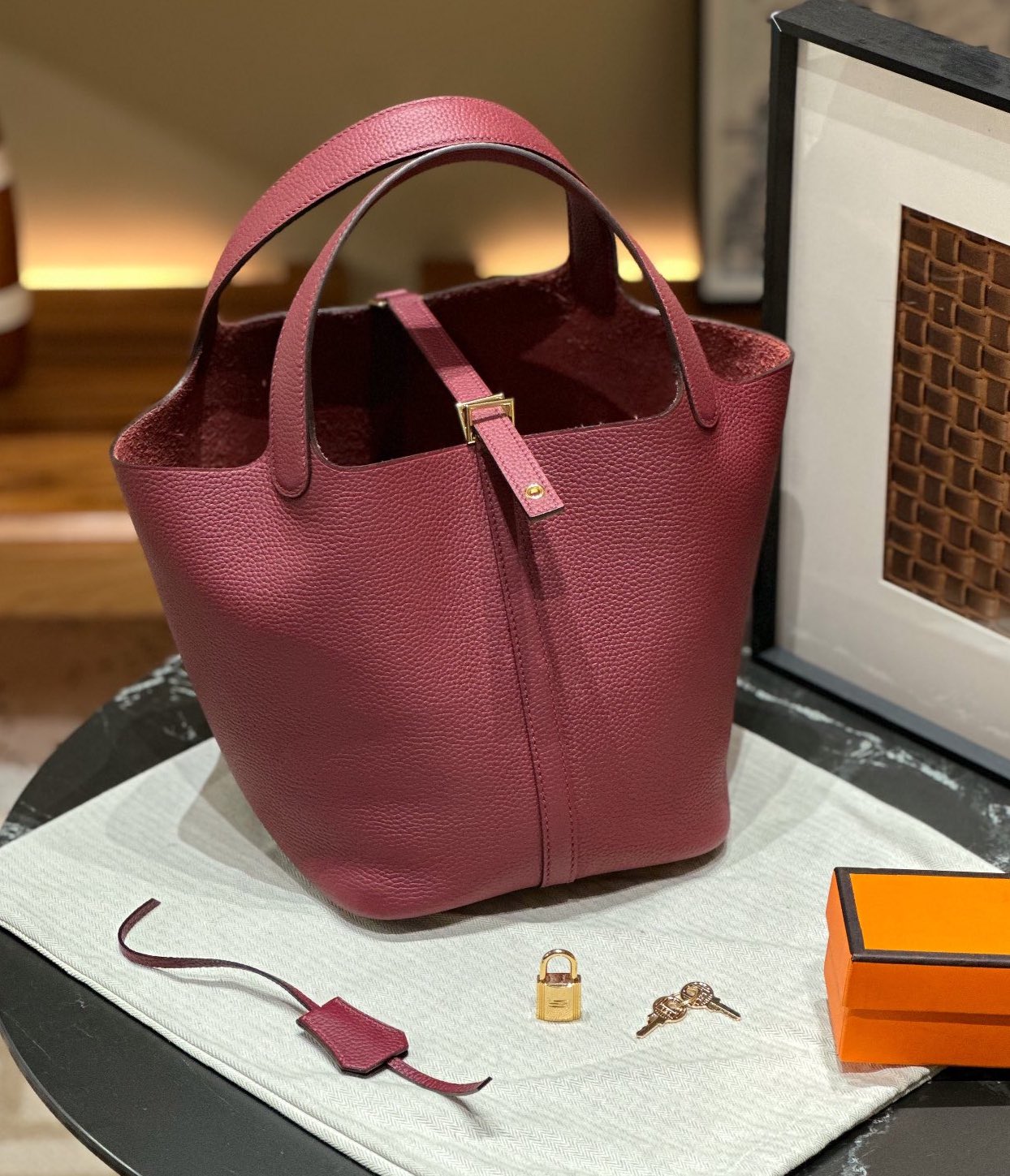 AMELIE BUCKET BAG RUBIS