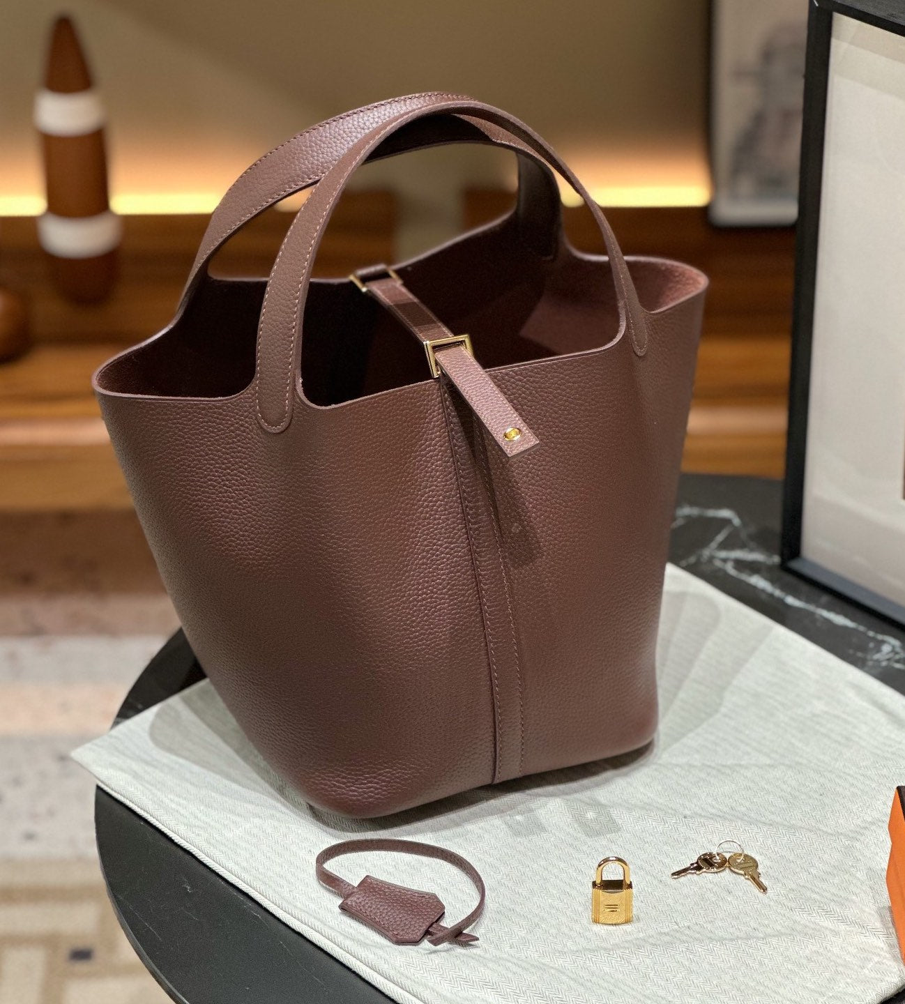 AMELIE BUCKET BAG RAISIN